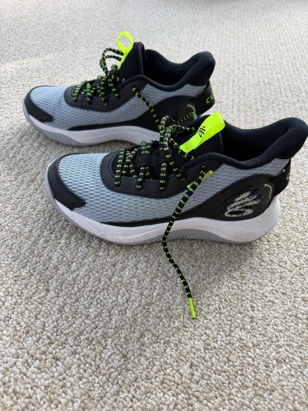 Curry basketball shoes boys size 7